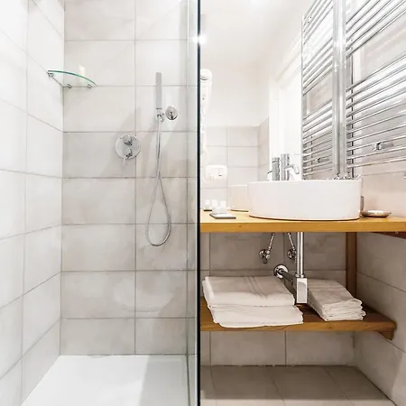 בית הארחה Gramsci 4*